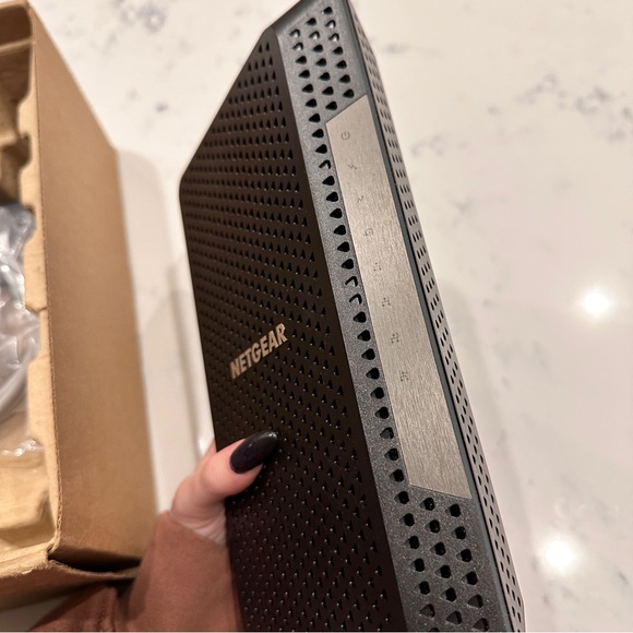 (NEW IN BOX) NETGEAR Nighthawk Cable Modem CM1200 - Picture 5 of 9